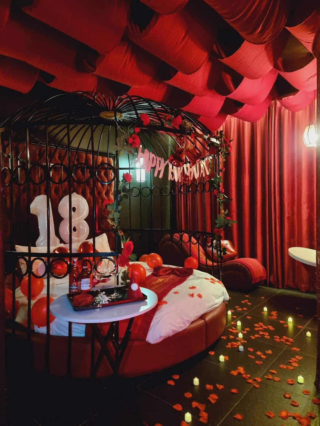 Thiết Kế Độc Đáo Của Phòng QUEEN